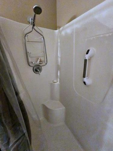 TUB SHOWER DETAIL 53