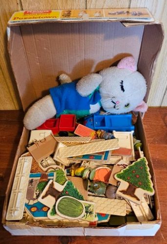 www.TrueBlueAuctions.com - Estate Auction - RT 26 Huntingdon PA
