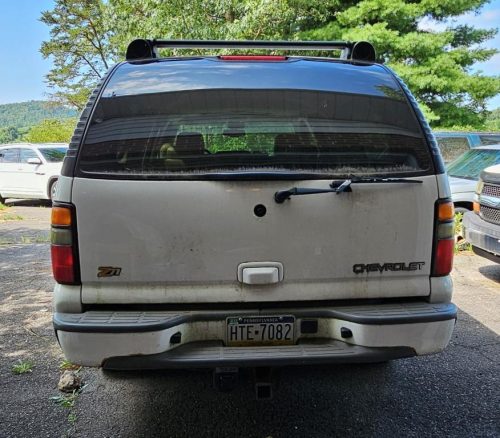 2004 Chevrolet Suburban Z71 4x4 – Reliable Full-Size SUV
