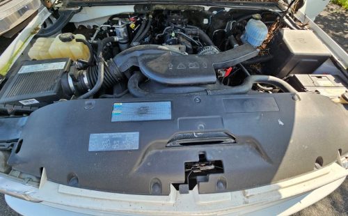 2004 Chevrolet Suburban Z71 4x4 – Reliable Full-Size SUV