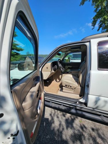 2004 Chevrolet Suburban Z71 4x4 – Reliable Full-Size SUV