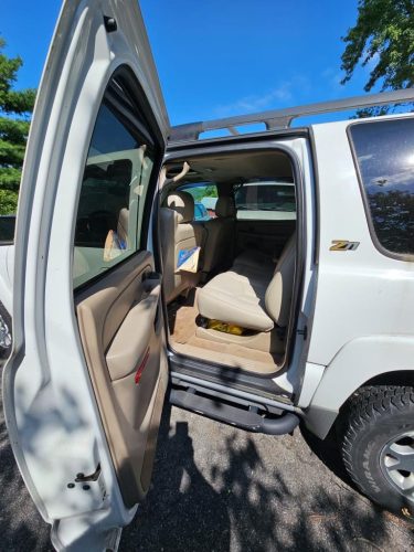 2004 Chevrolet Suburban Z71 4x4 – Reliable Full-Size SUV