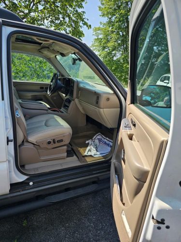 2004 Chevrolet Suburban Z71 4x4 – Reliable Full-Size SUV