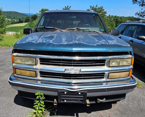 2004 Chevrolet Suburban 1500 LT 4WD – Full-Size V8 SUV with Third-Row Seating & Tow Package