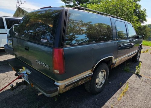 2004 Chevrolet Suburban 1500 LT 4WD – Full-Size V8 SUV with Third-Row Seating & Tow Package