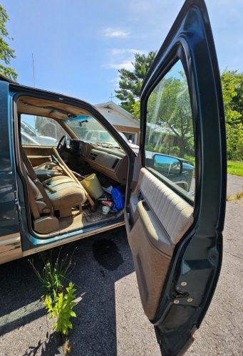 2004 Chevrolet Suburban 1500 LT 4WD – Full-Size V8 SUV with Third-Row Seating & Tow Package